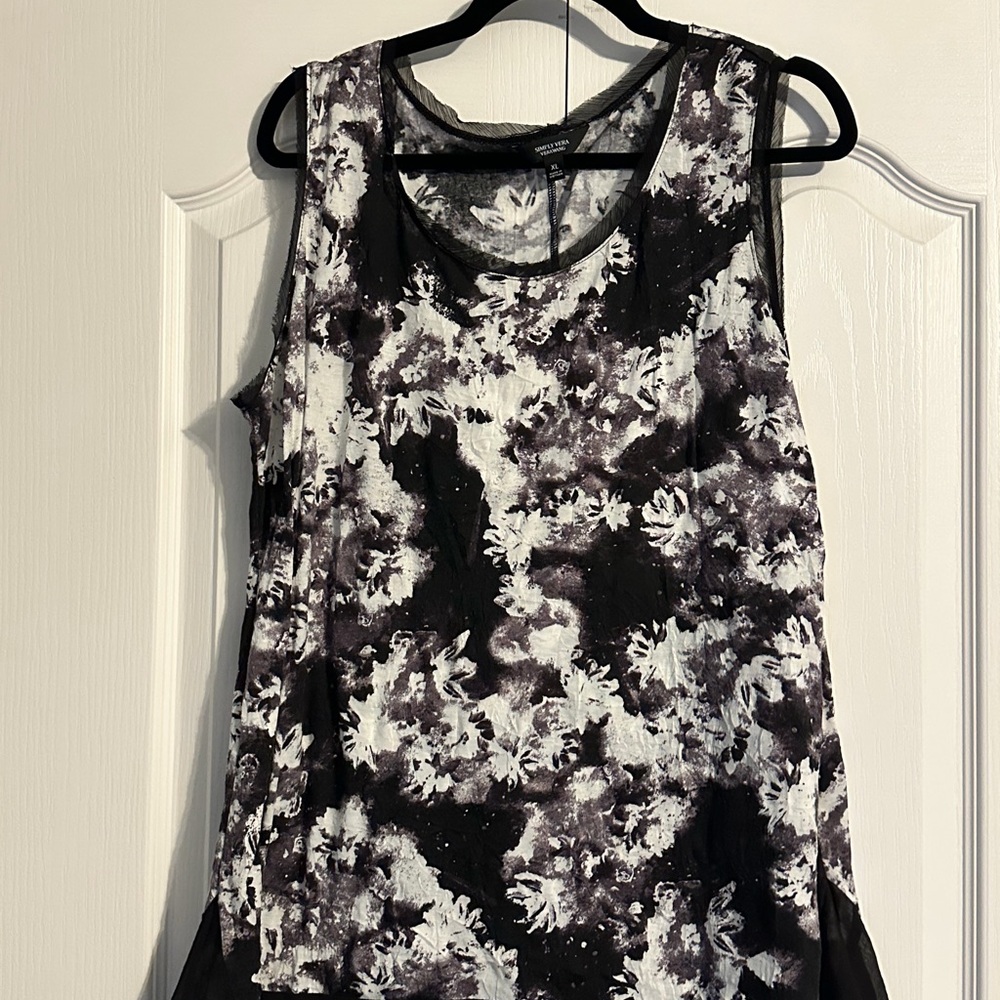Simply Vera Vera Wang Black and White Floral Tank Top